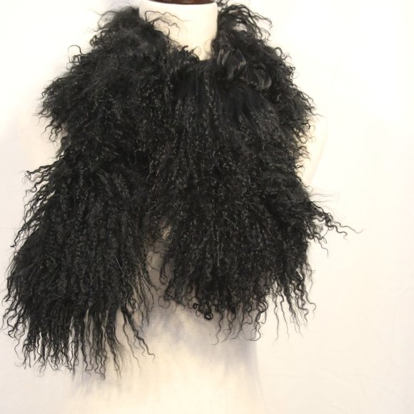Mongolian Curly Lamb Scarf in Black - Picture 2 of 4